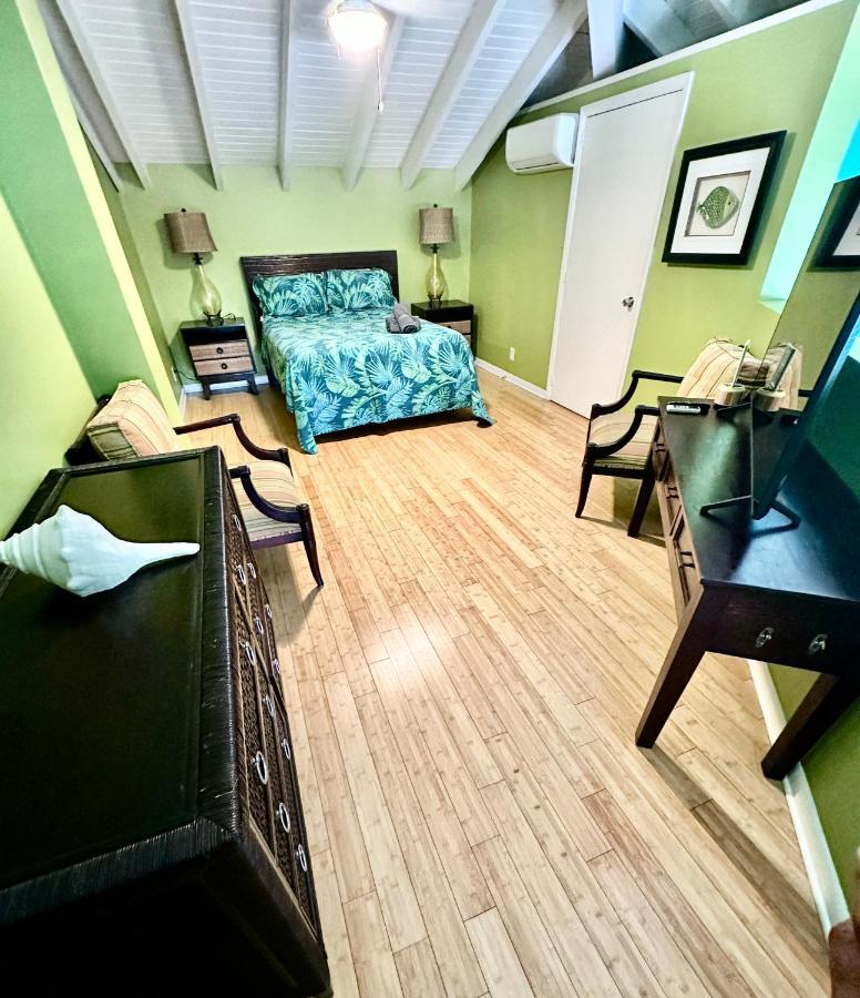 הוילה East End  Harbor View 2Bed 1Bath Loft In Downtown Red Hook! מראה חיצוני תמונה